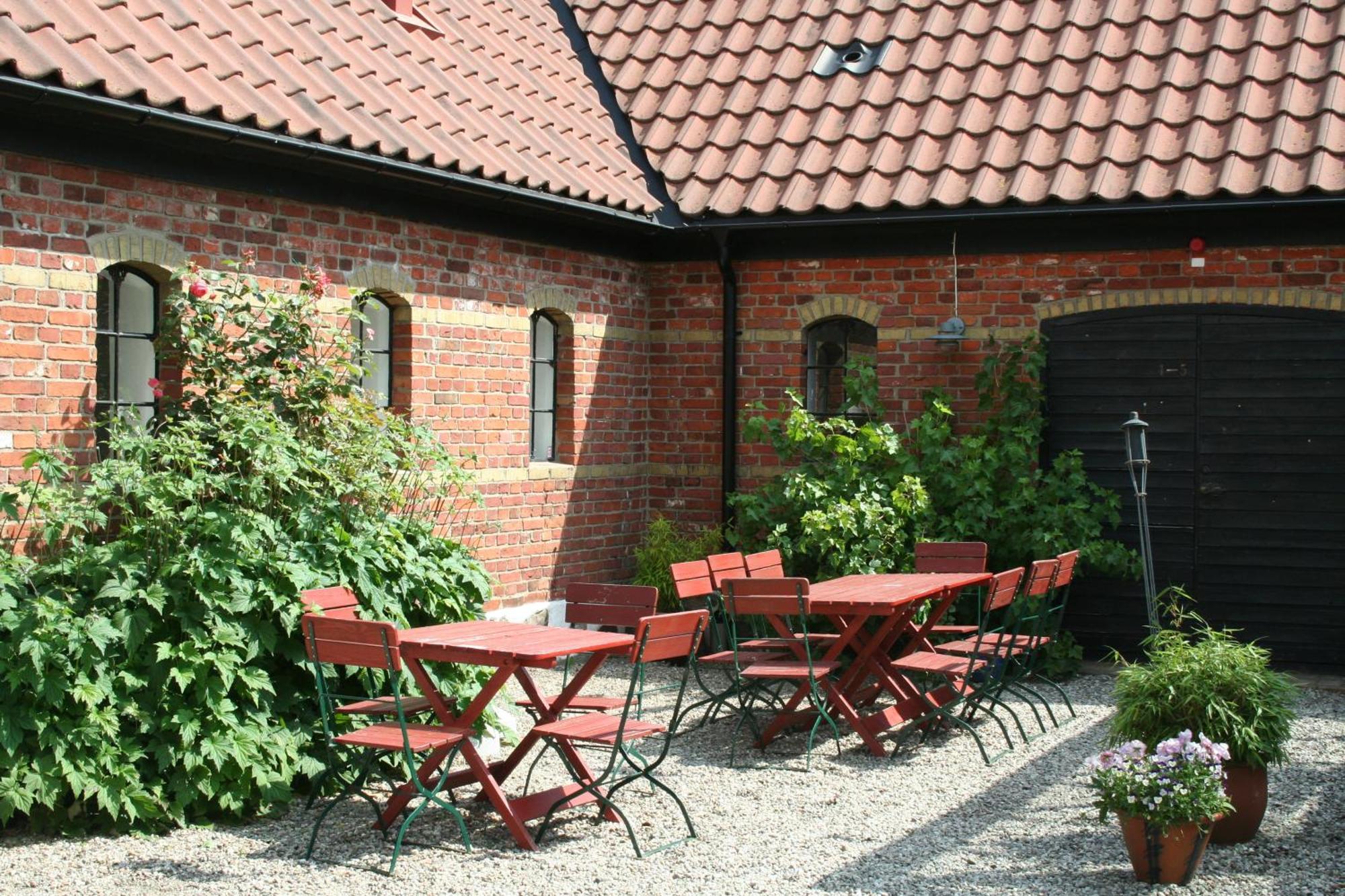 Blasingsborgs Gardshotell Pa Oesterlen Kivik Buitenkant foto
