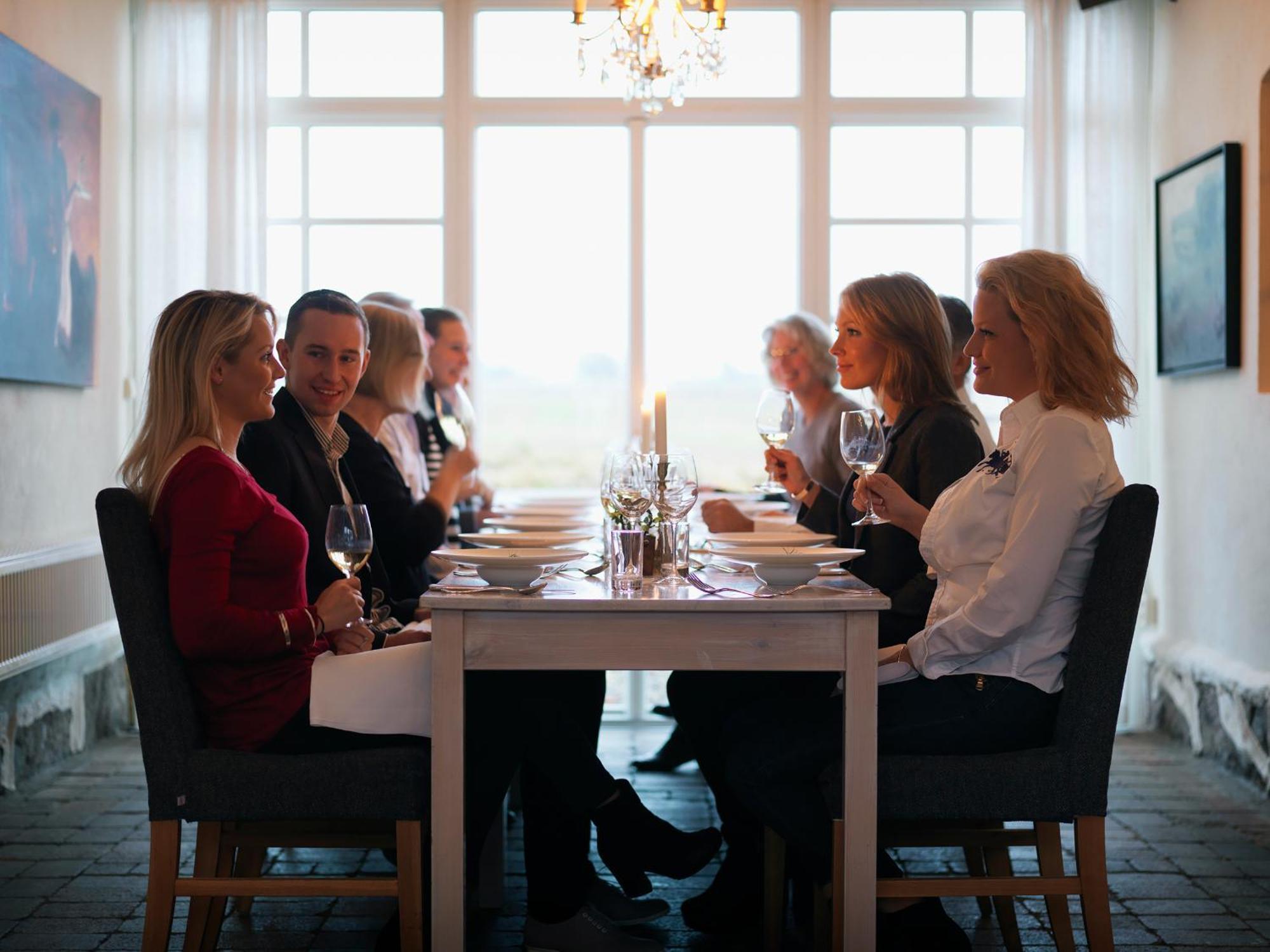 Blasingsborgs Gardshotell Pa Oesterlen Kivik Buitenkant foto