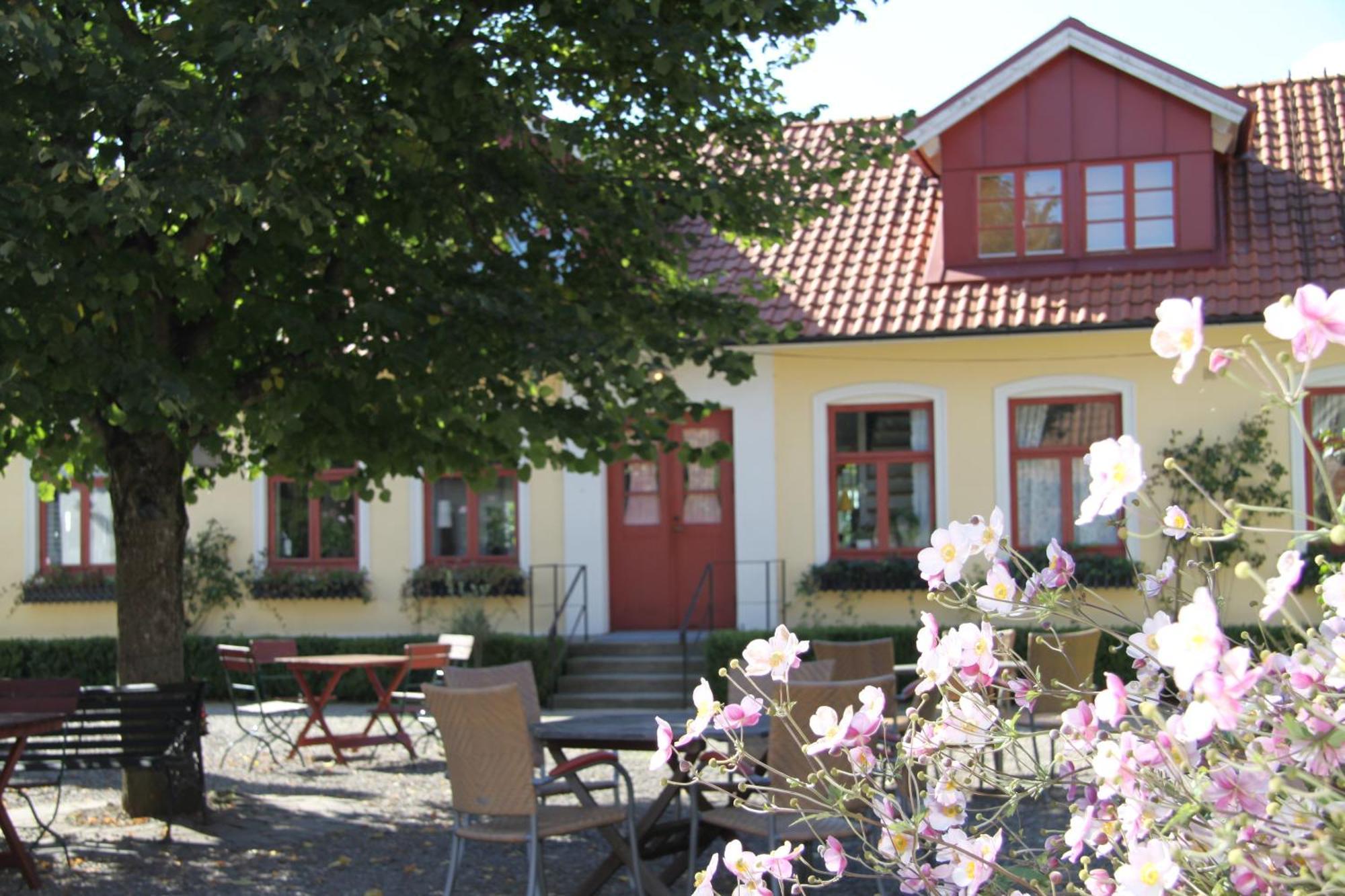 Blasingsborgs Gardshotell Pa Oesterlen Kivik Buitenkant foto