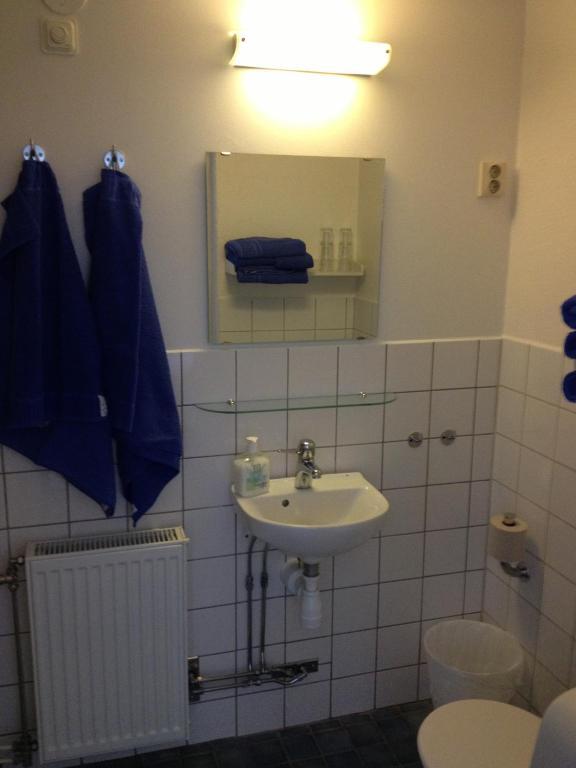 Blasingsborgs Gardshotell Pa Oesterlen Kivik Kamer foto